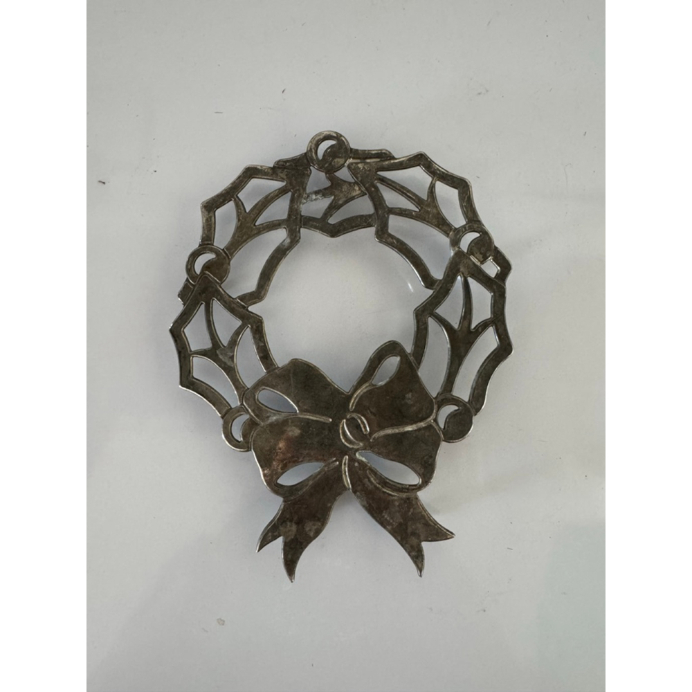 Unbranded Silver Pewter Holly Bow Wreath One Size Holiday‎ Decor Hot Plate